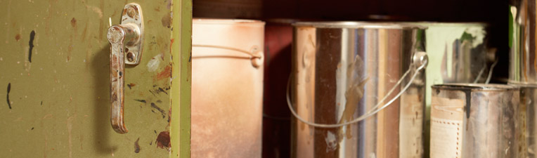 How to Get Paint Thinner Smell Out of Clothes